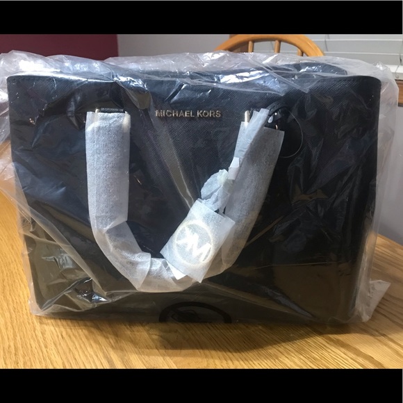 Michael Kors Large Savannah Black Satchel - Picture 3 of 8